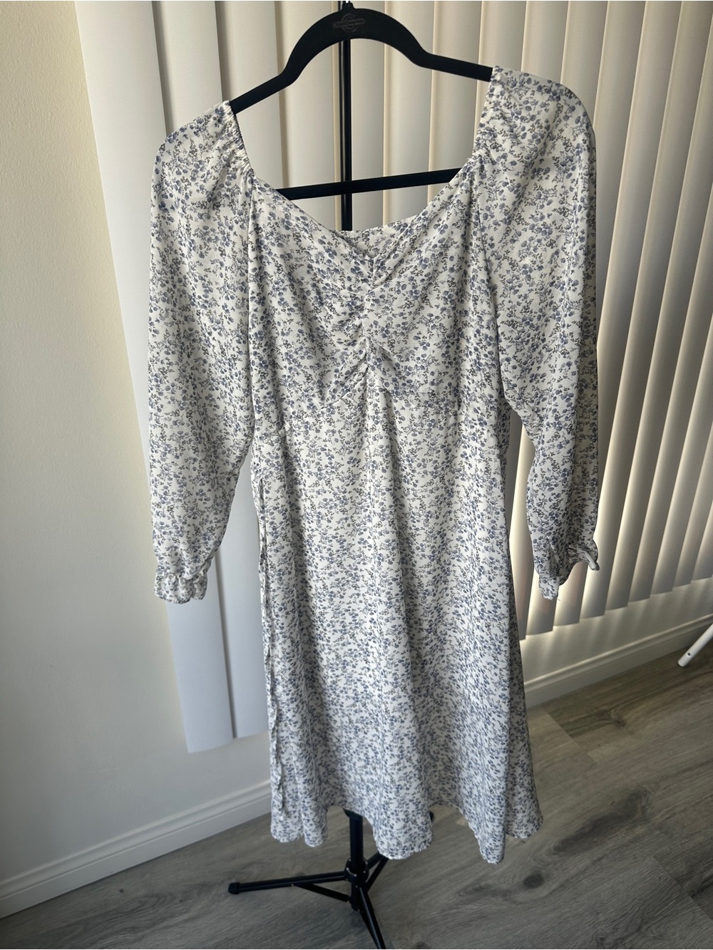 Mixed Floral Midi Dress Collection - Navy, Cream, Red, Gray, Blue (5 Dresses) - Picture 4 of 7